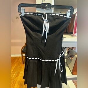 Chic Black Strapless Dress with White Ties